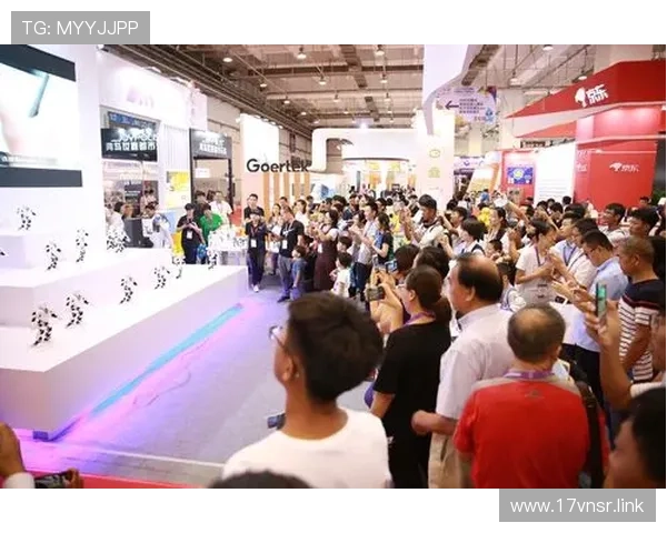 阿迪拉直播首秀惊喜不断，粉丝热情互动引爆全场